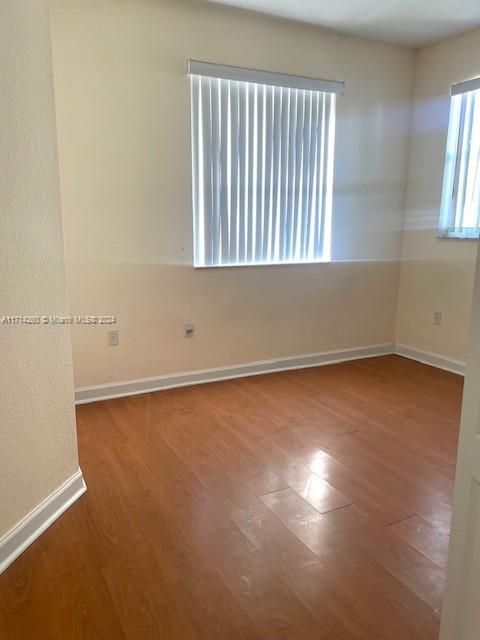 For Rent: $2,000 (3 beds, 2 baths, 1060 Square Feet)