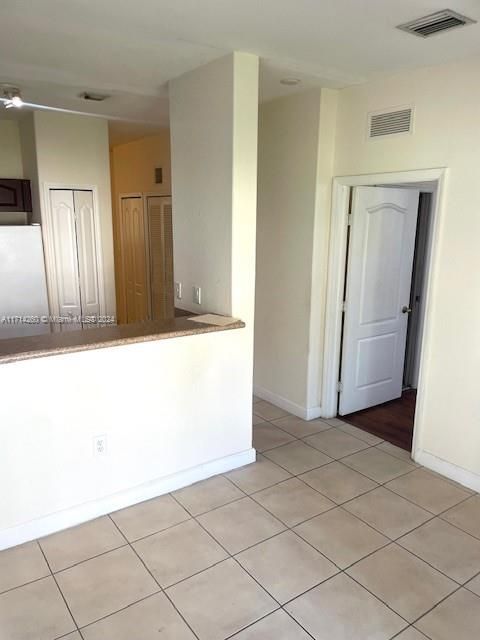 For Rent: $2,000 (3 beds, 2 baths, 1060 Square Feet)