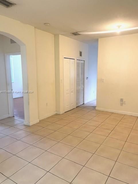 For Rent: $2,000 (3 beds, 2 baths, 1060 Square Feet)