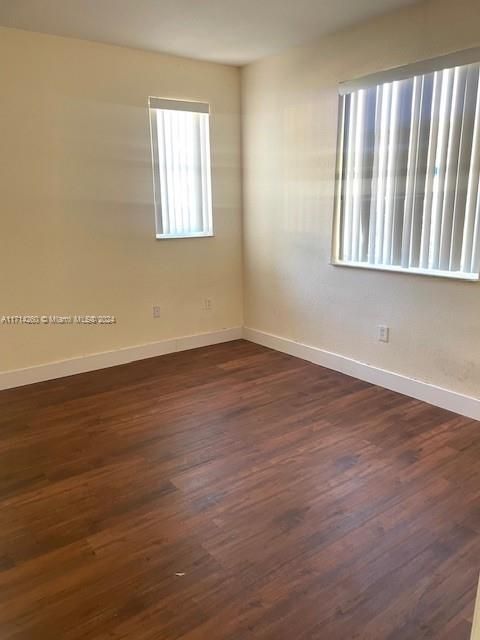 For Rent: $2,000 (3 beds, 2 baths, 1060 Square Feet)