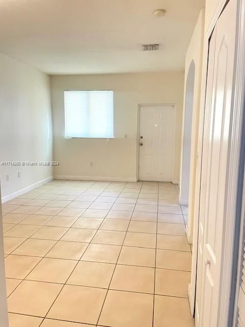 For Rent: $2,000 (3 beds, 2 baths, 1060 Square Feet)