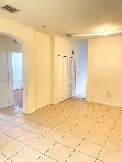 For Rent: $2,000 (3 beds, 2 baths, 1060 Square Feet)