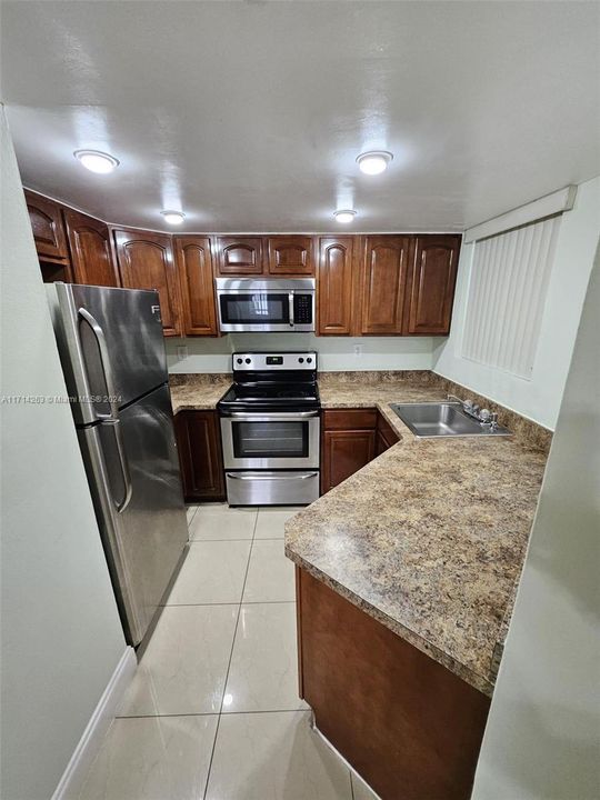 For Rent: $1,925 (1 beds, 1 baths, 796 Square Feet)