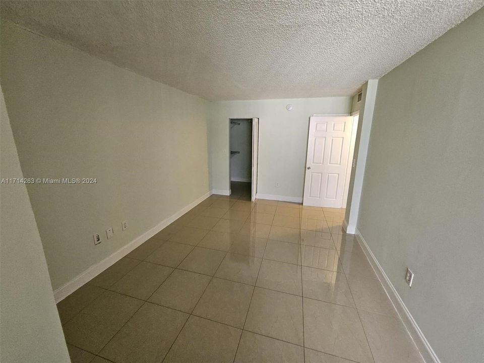 For Rent: $1,925 (1 beds, 1 baths, 796 Square Feet)