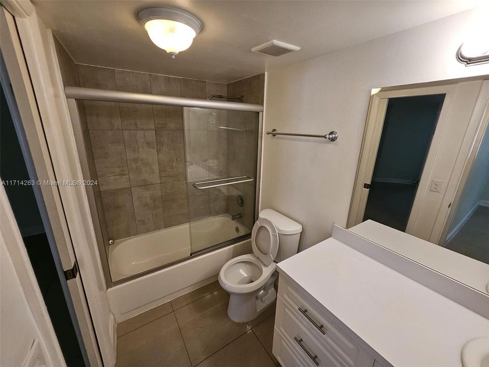 For Rent: $1,925 (1 beds, 1 baths, 796 Square Feet)