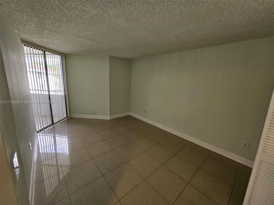 For Rent: $1,925 (1 beds, 1 baths, 796 Square Feet)