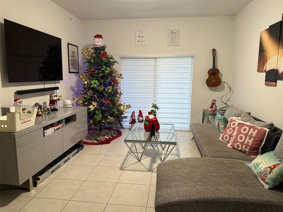 For Sale: $380,000 (2 beds, 2 baths, 870 Square Feet)