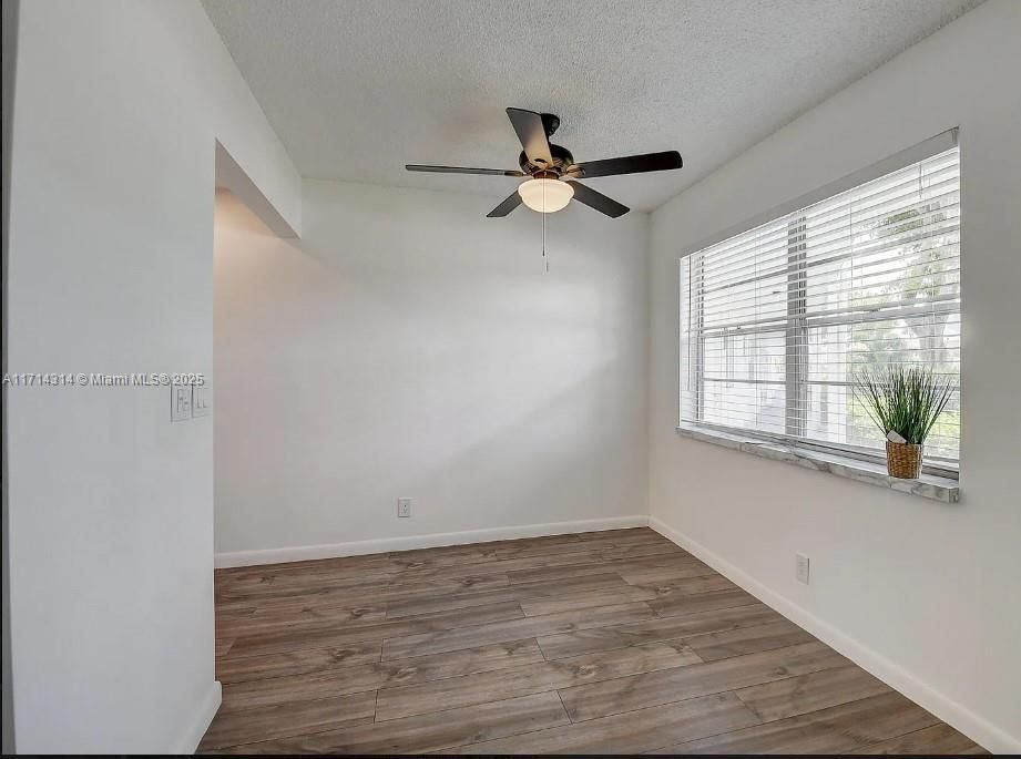 For Sale: $189,500 (2 beds, 1 baths, 798 Square Feet)