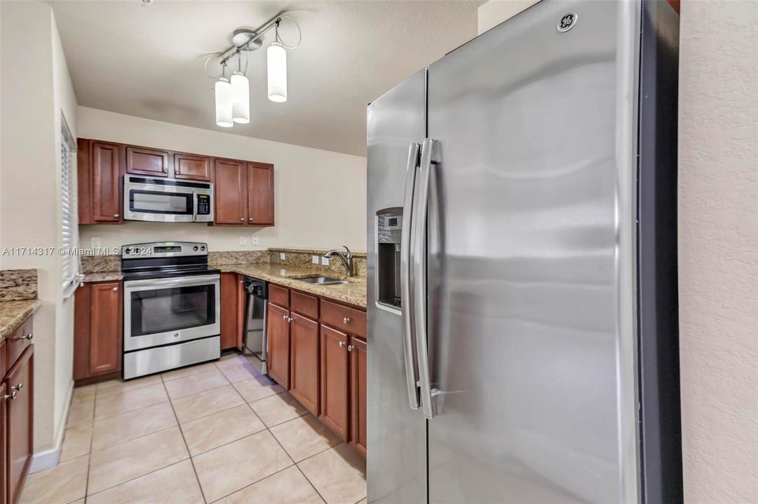 For Rent: $2,700 (3 beds, 2 baths, 1515 Square Feet)