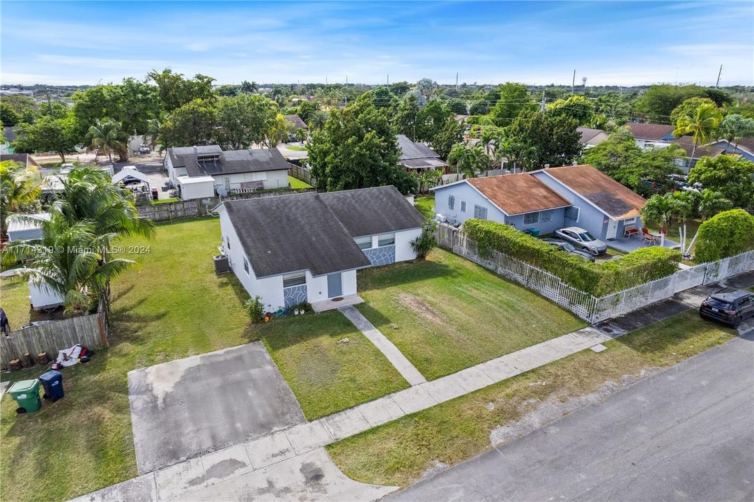 For Sale: $500,000 (4 beds, 2 baths, 1459 Square Feet)