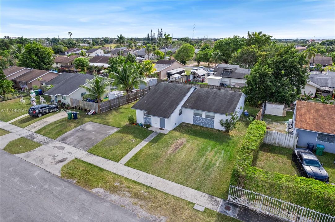 For Sale: $500,000 (4 beds, 2 baths, 1459 Square Feet)