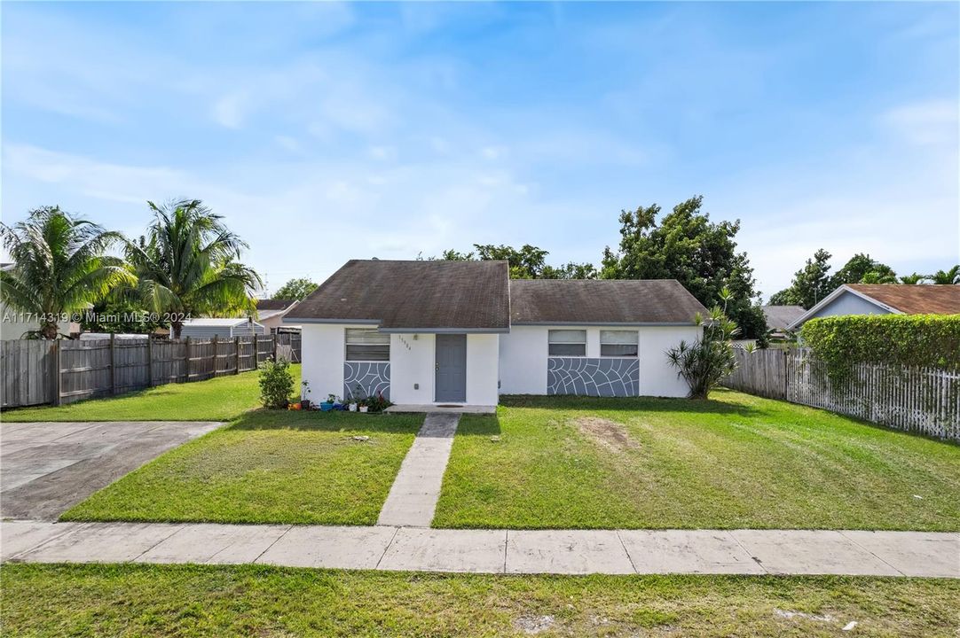 For Sale: $500,000 (4 beds, 2 baths, 1459 Square Feet)