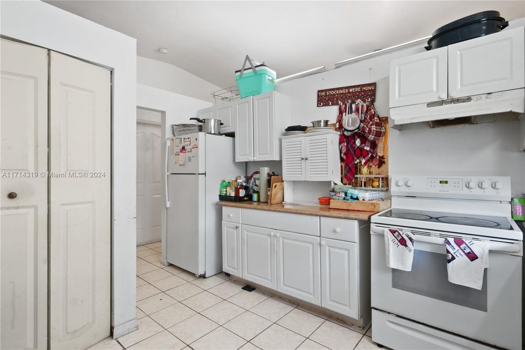 For Sale: $500,000 (4 beds, 2 baths, 1459 Square Feet)