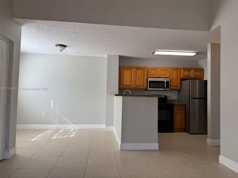 For Rent: $1,950 (1 beds, 1 baths, 618 Square Feet)