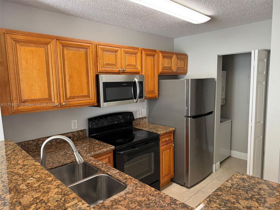 For Rent: $1,950 (1 beds, 1 baths, 618 Square Feet)