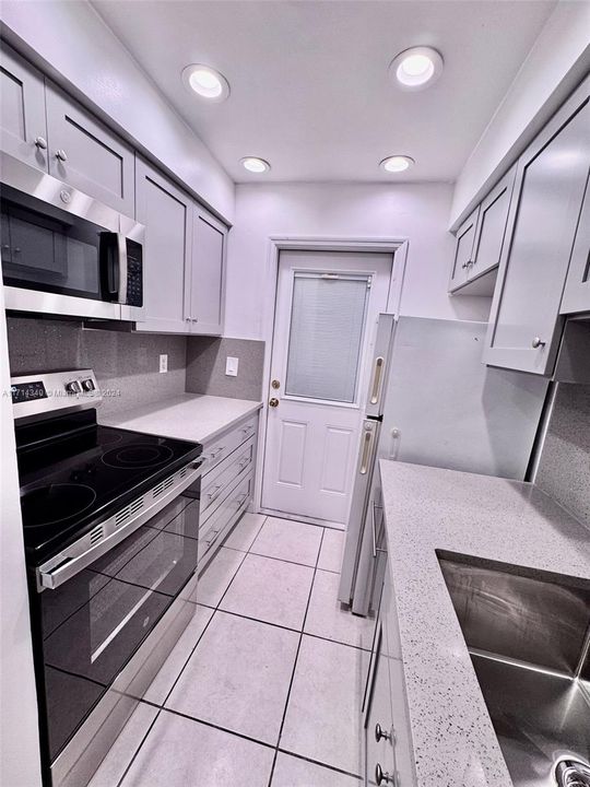 For Rent: $1,850 (1 beds, 1 baths, 680 Square Feet)