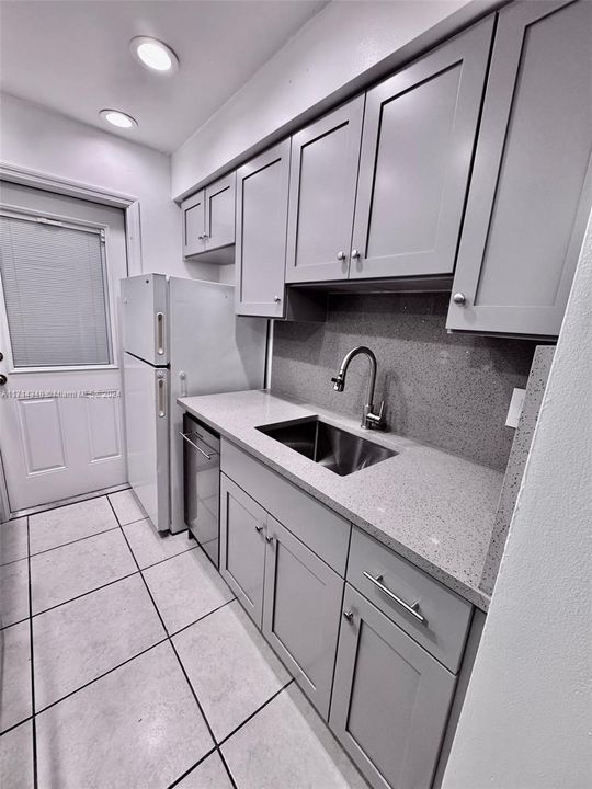 For Rent: $1,850 (1 beds, 1 baths, 680 Square Feet)