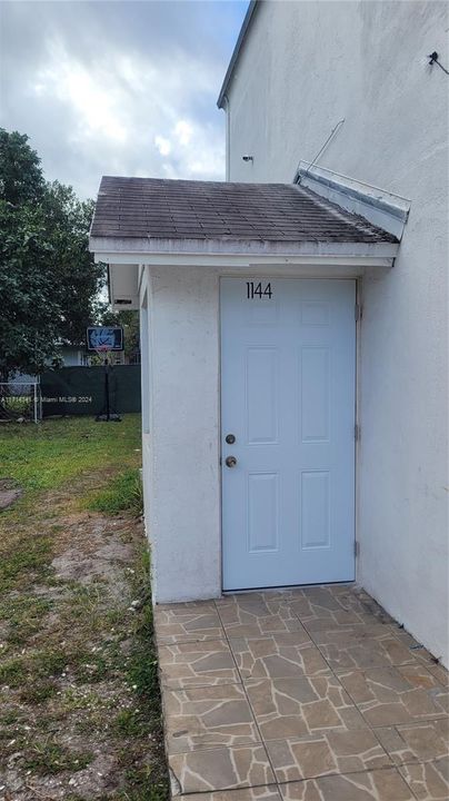 ENTRANCE DOOR 1st FLOOR