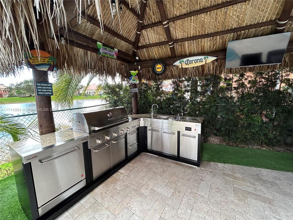 Outdoor Kitchen