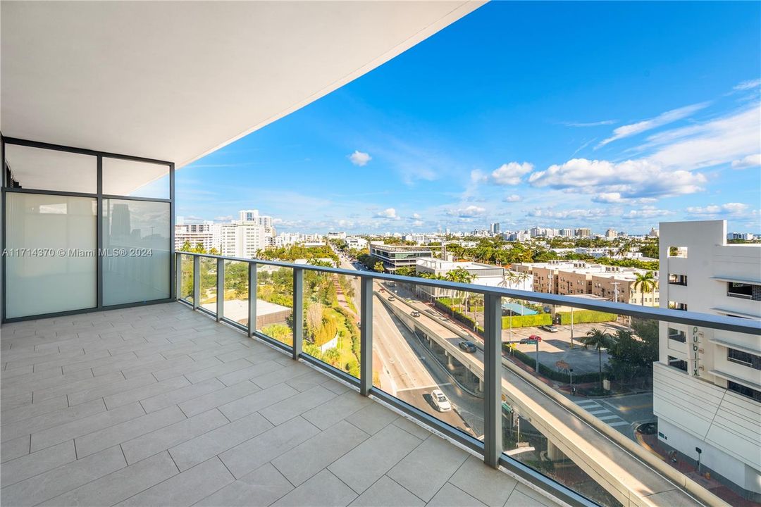 For Sale: $1,199,000 (1 beds, 1 baths, 878 Square Feet)