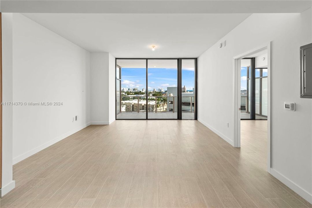 For Sale: $1,199,000 (1 beds, 1 baths, 878 Square Feet)