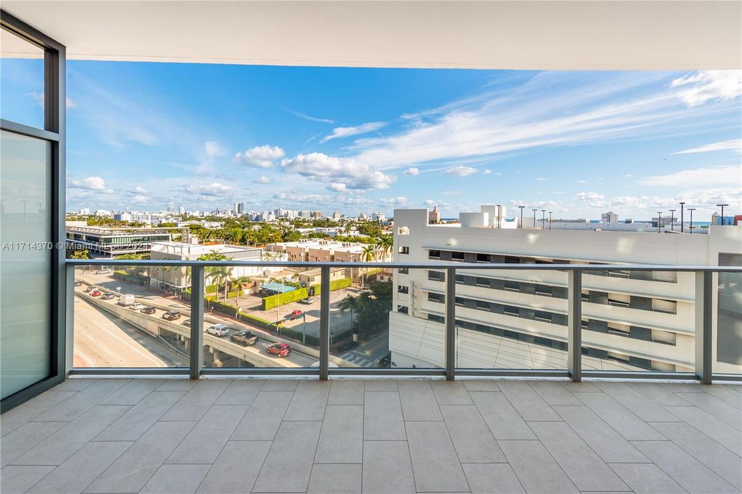 For Sale: $1,199,000 (1 beds, 1 baths, 878 Square Feet)