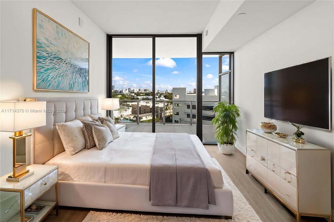 For Sale: $1,199,000 (1 beds, 1 baths, 878 Square Feet)