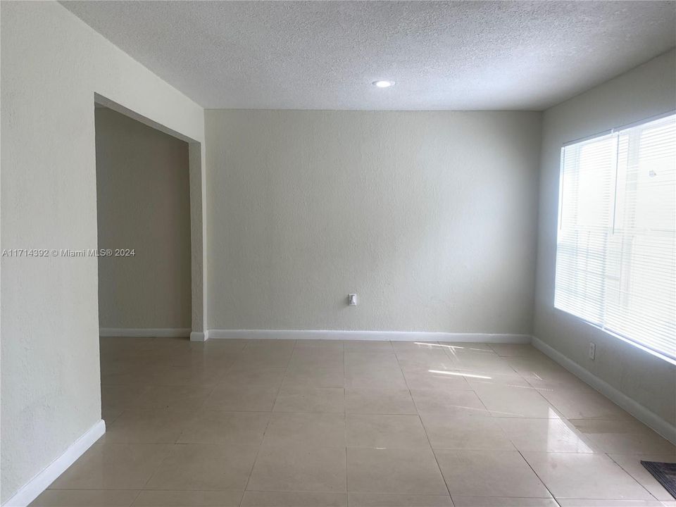 For Rent: $2,400 (4 beds, 2 baths, 1231 Square Feet)