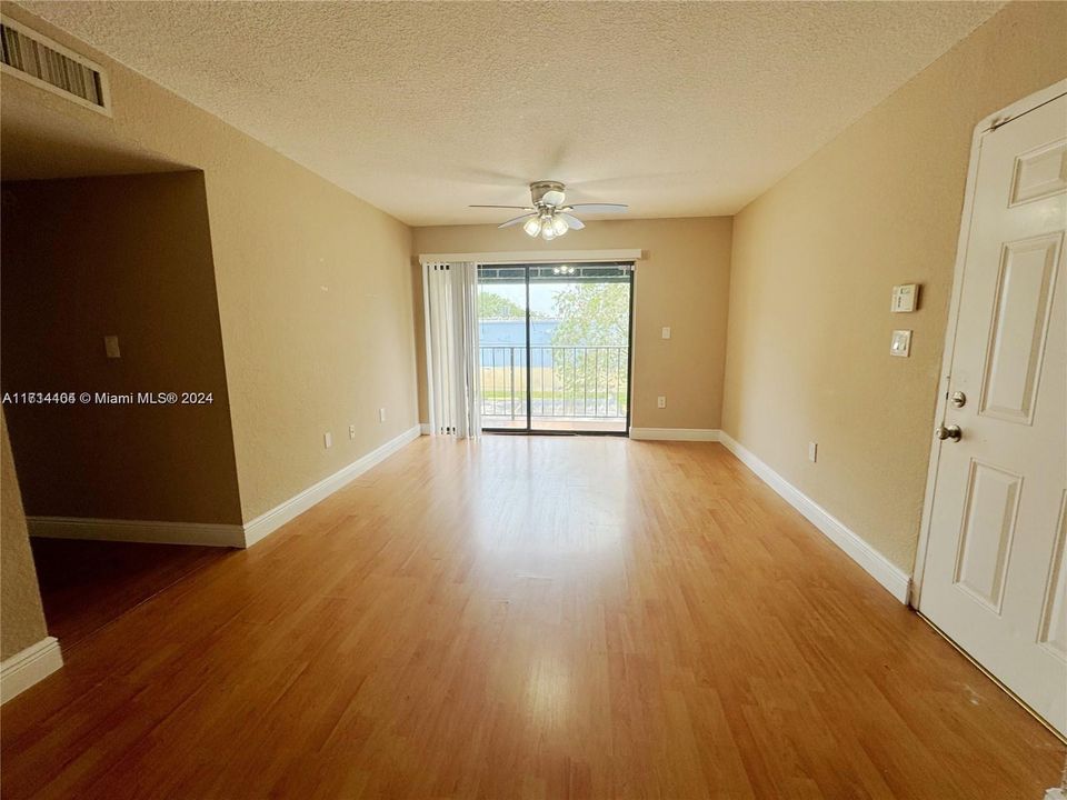 For Rent: $2,300 (3 beds, 2 baths, 994 Square Feet)