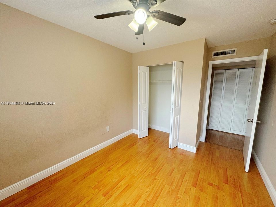 For Rent: $2,300 (3 beds, 2 baths, 994 Square Feet)