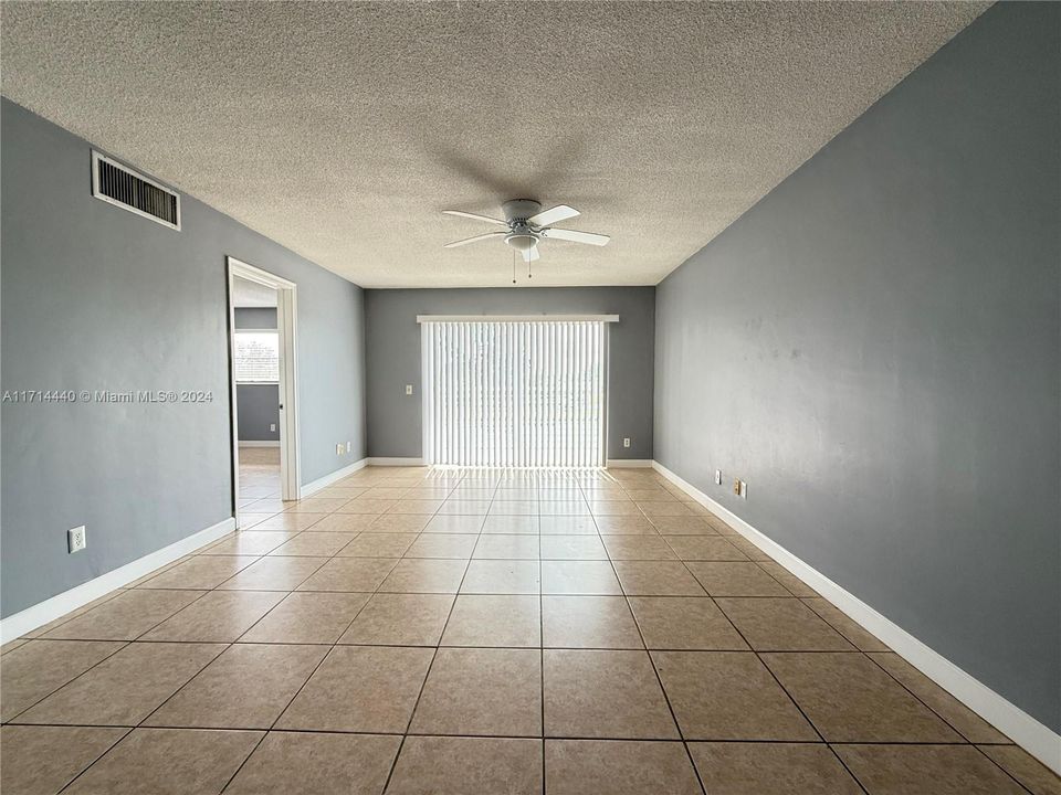 For Sale: $200,000 (2 beds, 2 baths, 871 Square Feet)