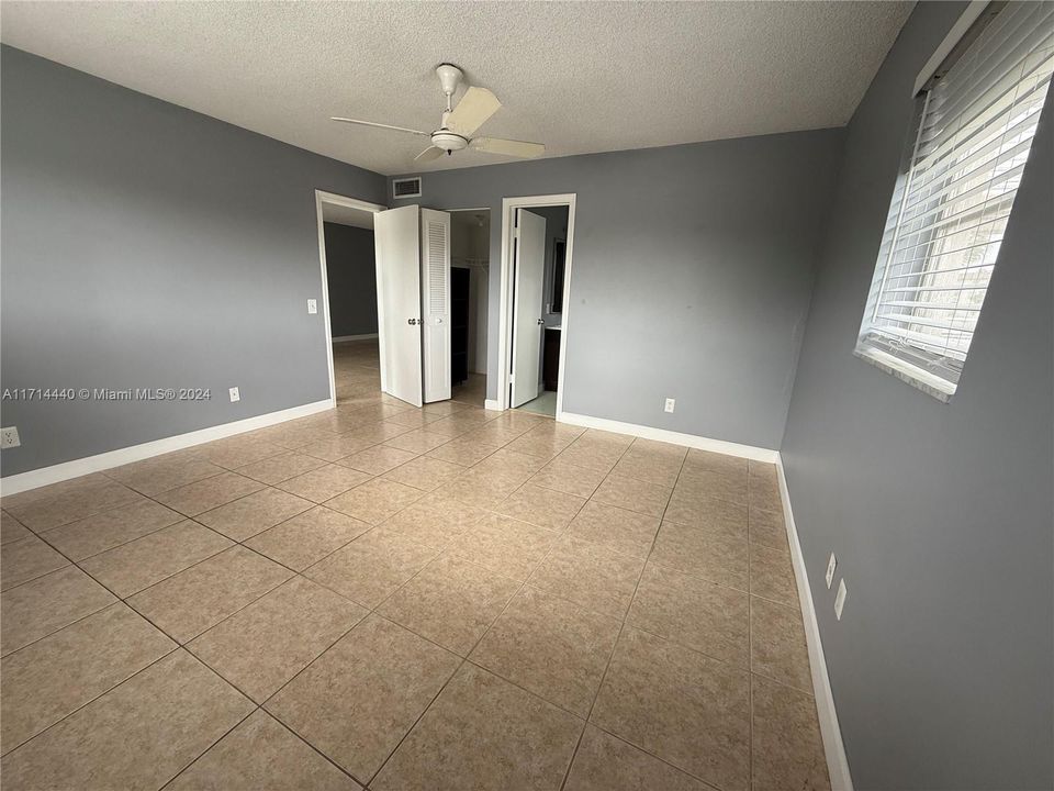 For Sale: $200,000 (2 beds, 2 baths, 871 Square Feet)