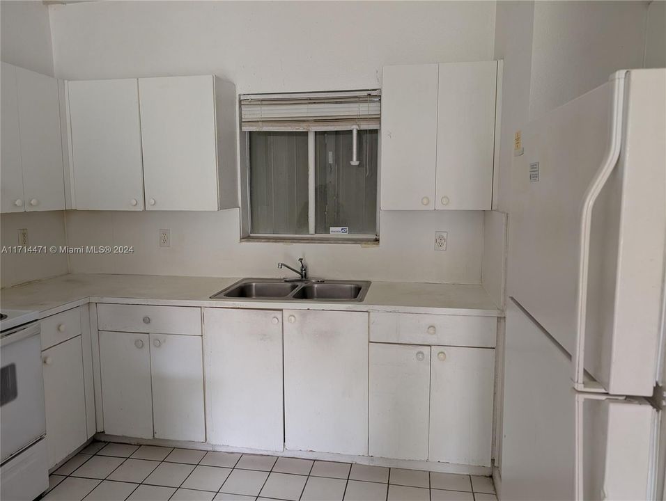 For Rent: $3,260 (3 beds, 2 baths, 1164 Square Feet)