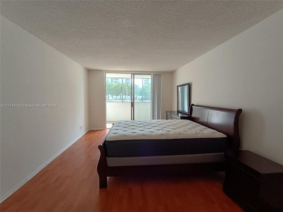 For Rent: $1,775 (1 beds, 1 baths, 820 Square Feet)