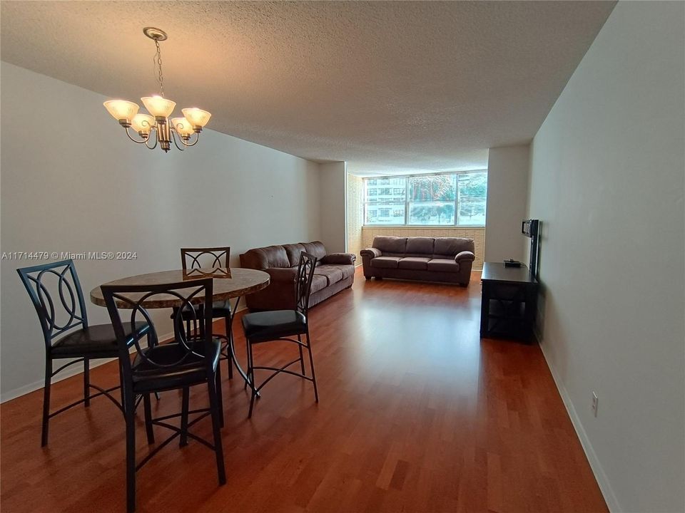 For Rent: $1,775 (1 beds, 1 baths, 820 Square Feet)