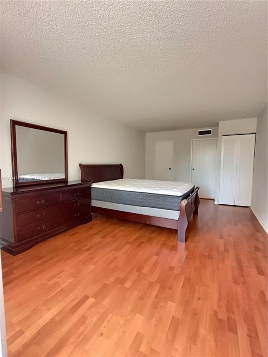 For Rent: $1,775 (1 beds, 1 baths, 820 Square Feet)