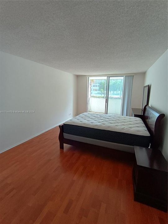 For Rent: $1,775 (1 beds, 1 baths, 820 Square Feet)