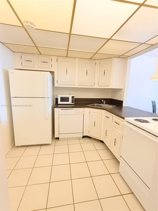 For Rent: $1,775 (1 beds, 1 baths, 820 Square Feet)