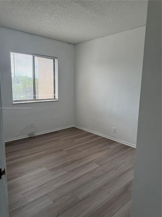 For Sale: $205,000 (2 beds, 1 baths, 752 Square Feet)