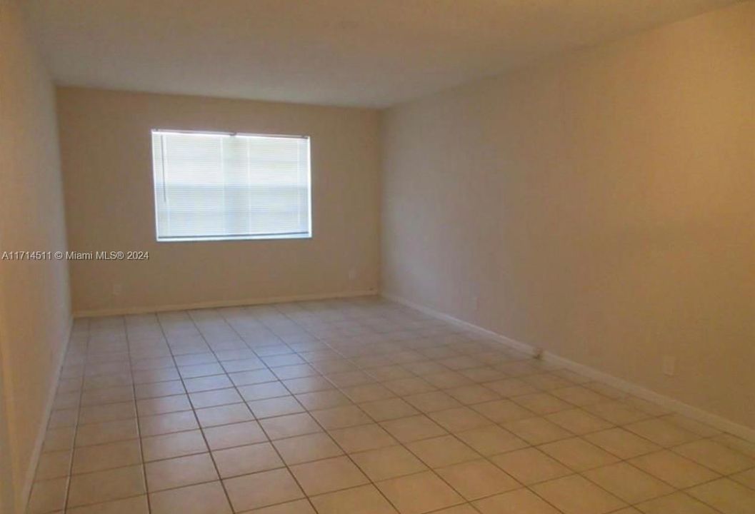 For Sale: $175,000 (1 beds, 1 baths, 855 Square Feet)