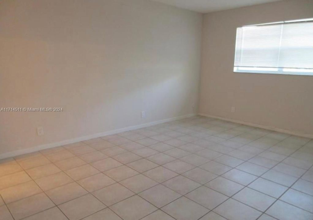 For Sale: $175,000 (1 beds, 1 baths, 855 Square Feet)