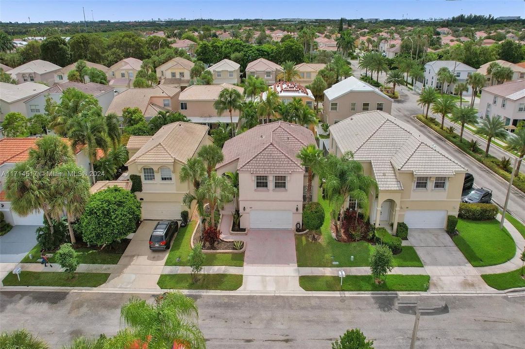 For Sale: $797,000 (4 beds, 2 baths, 2278 Square Feet)