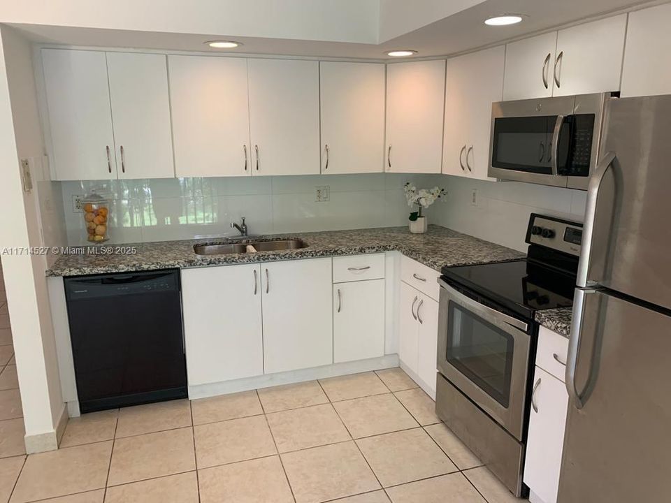 For Rent: $2,575 (3 beds, 2 baths, 1040 Square Feet)