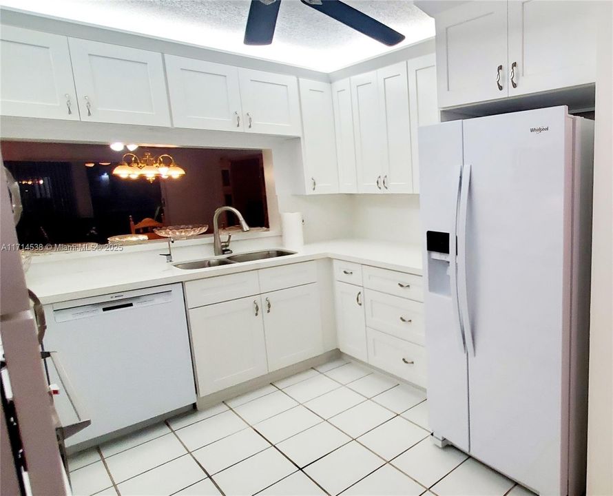 For Sale: $199,000 (2 beds, 2 baths, 1250 Square Feet)