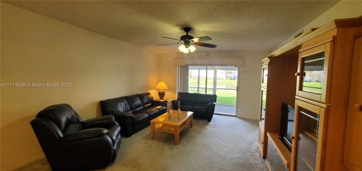 For Sale: $199,000 (2 beds, 2 baths, 1250 Square Feet)