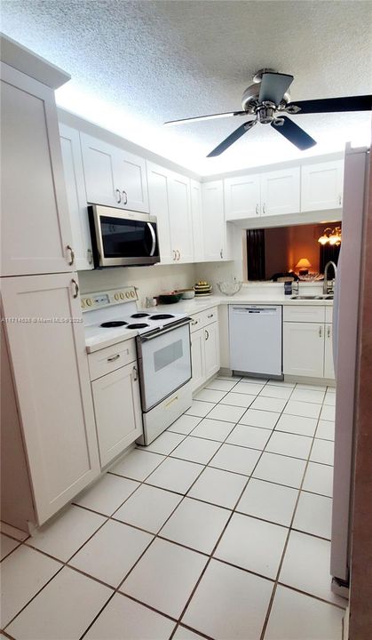 For Sale: $199,000 (2 beds, 2 baths, 1250 Square Feet)