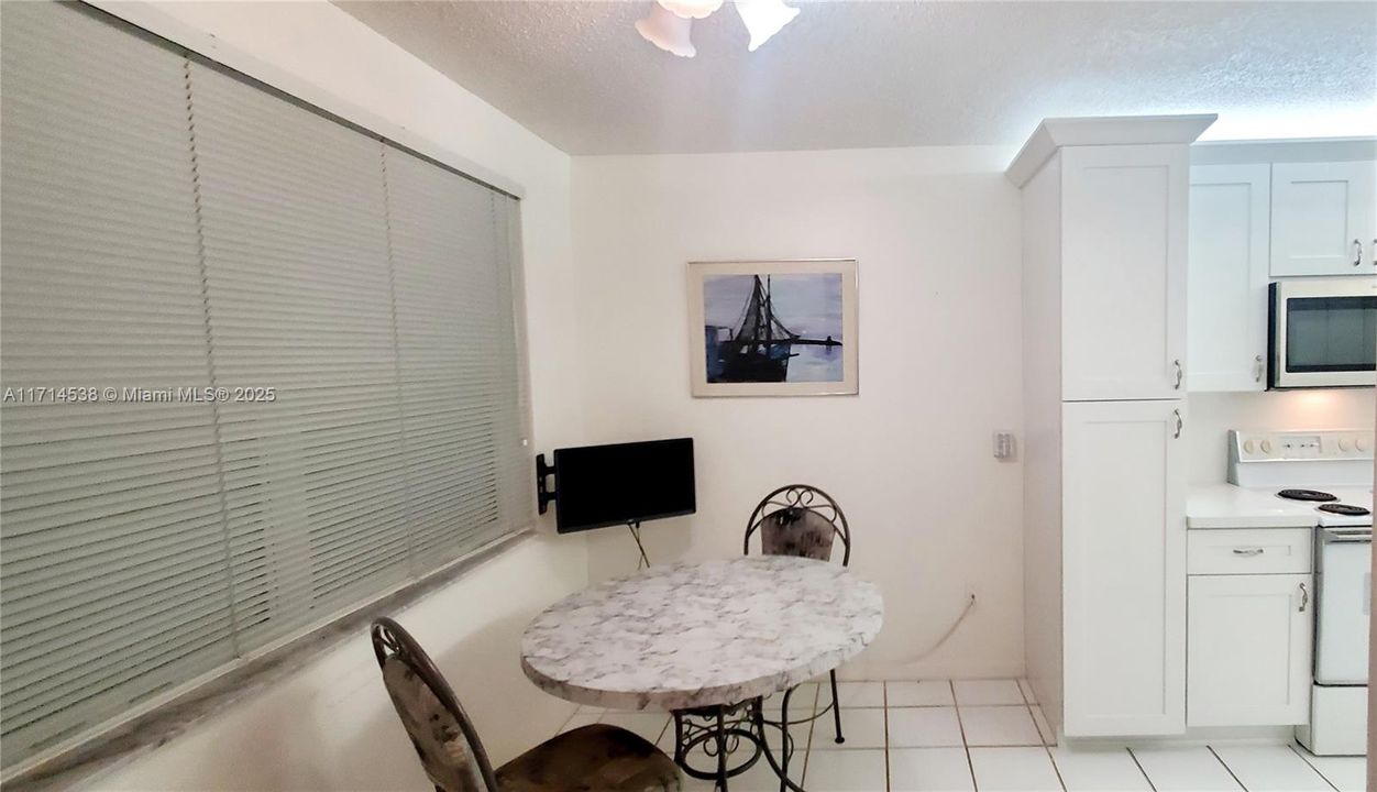 For Sale: $199,000 (2 beds, 2 baths, 1250 Square Feet)