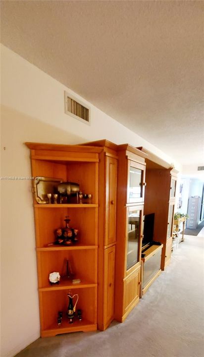 For Sale: $199,000 (2 beds, 2 baths, 1250 Square Feet)