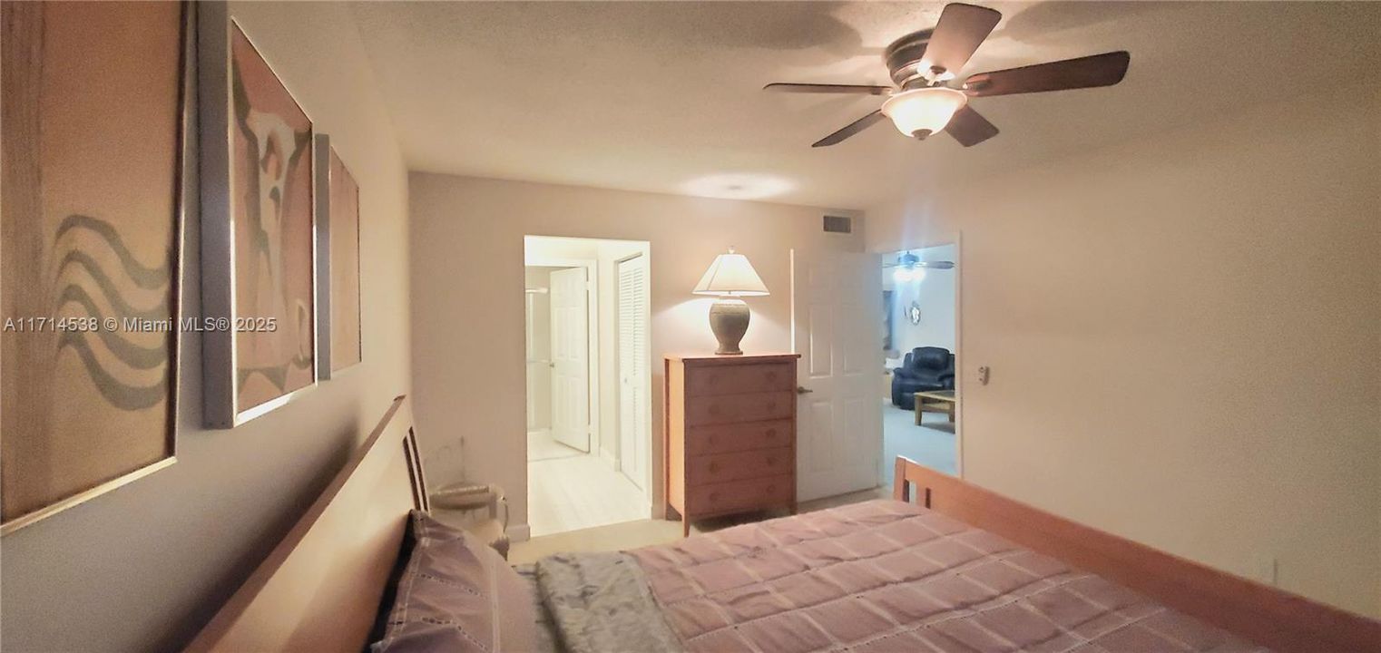 For Sale: $199,000 (2 beds, 2 baths, 1250 Square Feet)