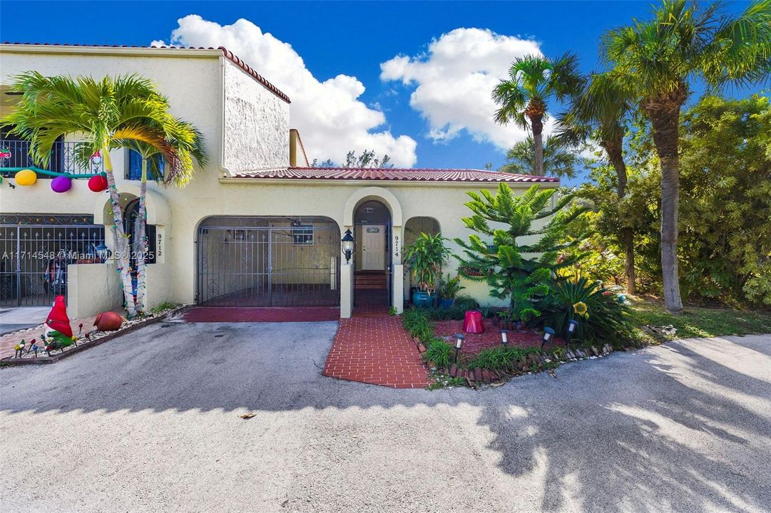 For Sale: $675,000 (4 beds, 3 baths, 2000 Square Feet)